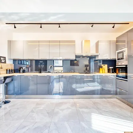Luxury Swieqi - Adults 30 & Family Only * Is-Swieqi