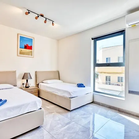 Luxury Swieqi - Adults 30 & Family Only