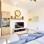 Luxury Swieqi - Adults 30 & Family Only