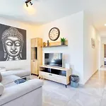 Luxury Swieqi - Adults 30 & Family Only *