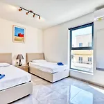 Luxury Swieqi - Adults 30 & Family Only
