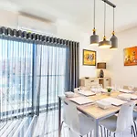 Luxury Swieqi - Adults 30 & Family Only *