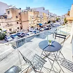 Luxury Swieqi - Adults 30 & Family Only