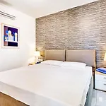 Luxury Swieqi - Adults 30 & Family Only *