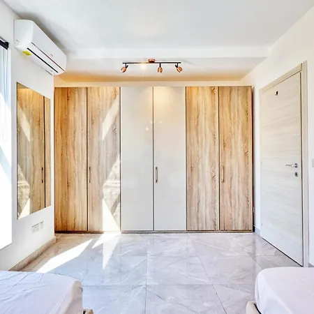 Luxury Swieqi - Adults 30 & Family Only *