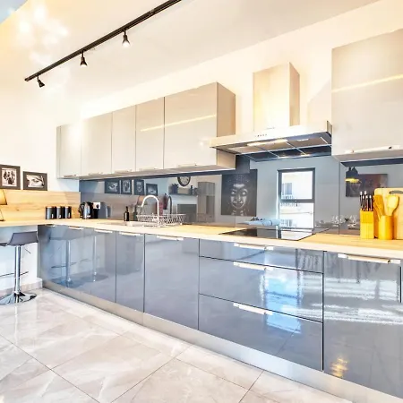 Luxury Swieqi - Adults And Families Only