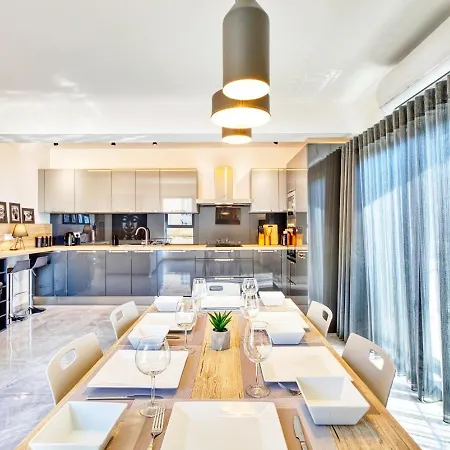 Luxury Swieqi - Adults 30 & Family Only