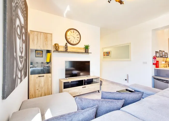 Luxury Apt Swieqi - Adults And Families Only