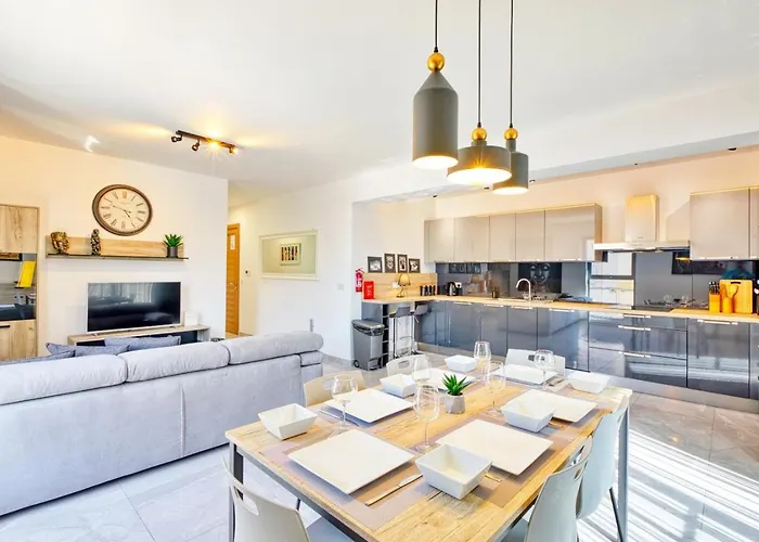 Luxury Swieqi - Adults And Families Only Is-Swieqi