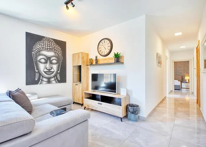 Luxury Swieqi - Adults And Families Only *