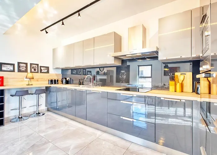 Luxury Swieqi - Adults And Families Only