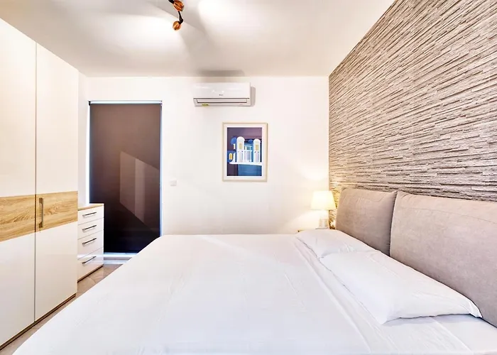 Luxury Swieqi - Adults And Families Only