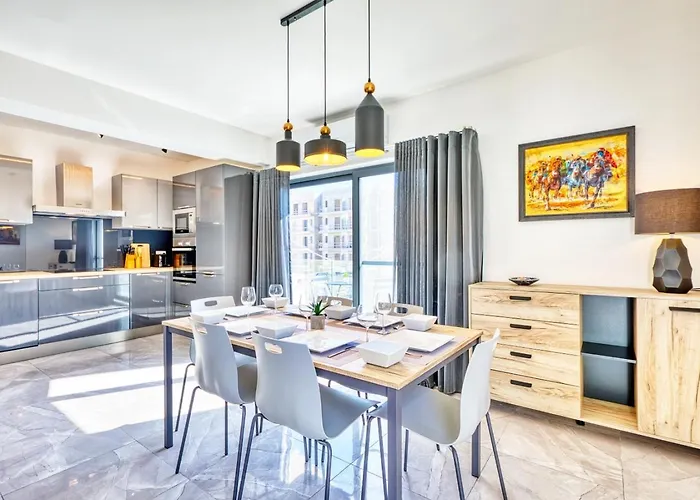 Luxury Swieqi - Adults And Families Only