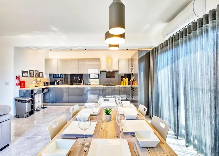 Luxury Swieqi - Adults And Families Only